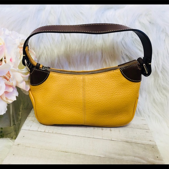Dooney & Bourke Handbags - 🎉HP🎉 Dooney and Bourke mustard yellow purse